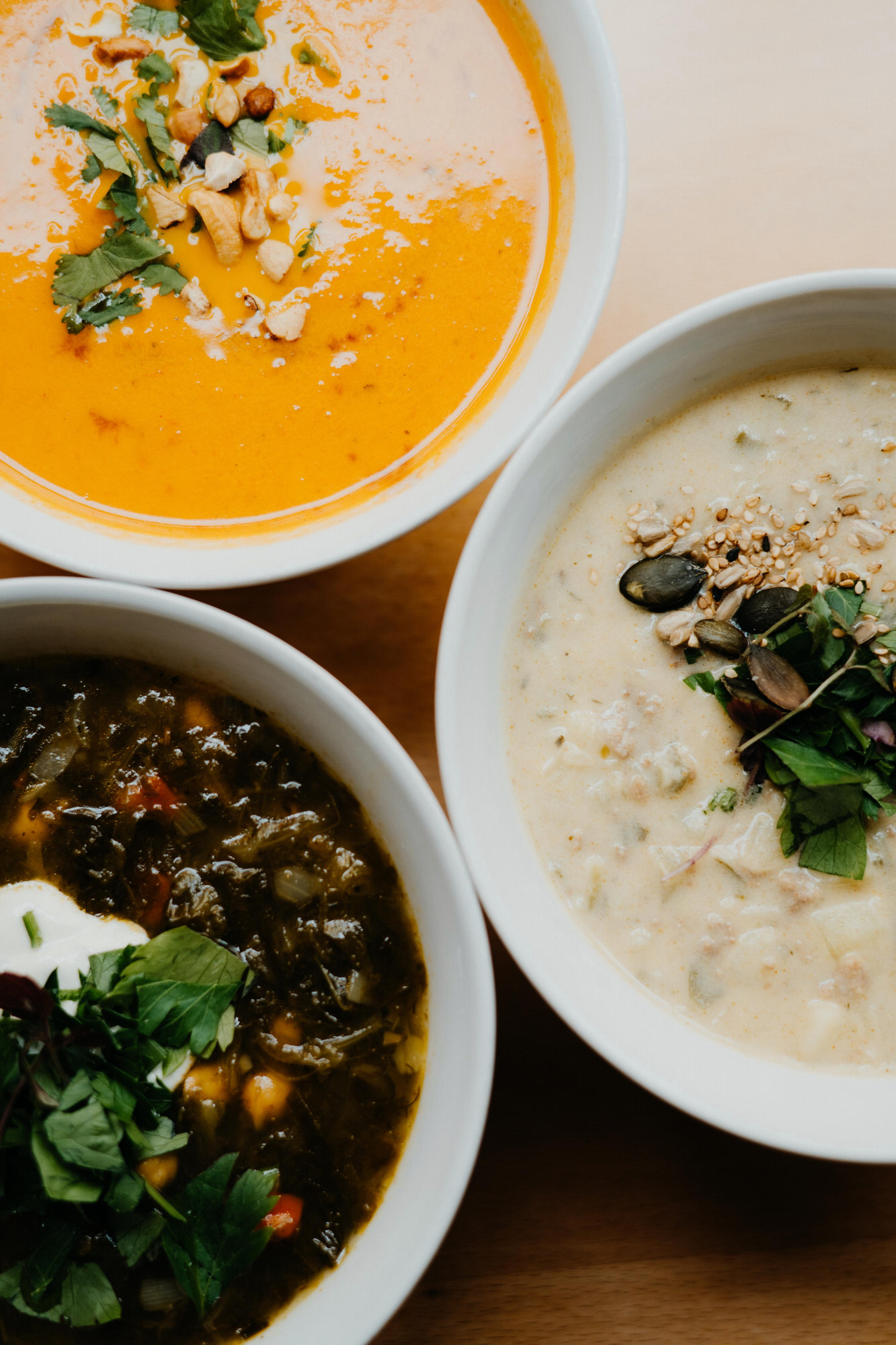 Verschiedene Suppen – vegan, vegetarisch und mit Bio-Fleisch